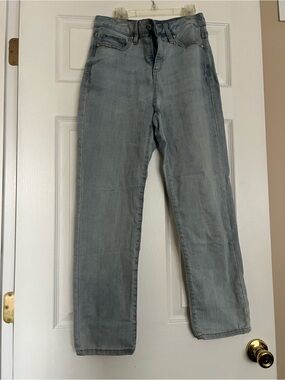 Women's Light Wash Straight-Leg Jeans